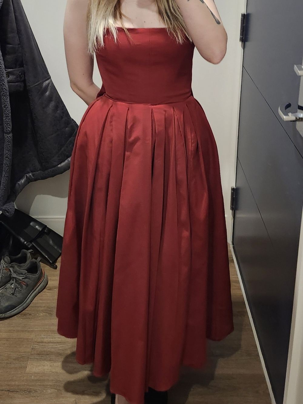 House of CB Pandora Strapless Midi Dress in Red With Removable Back Bow - Picture 4 of 4